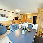 E405 - 42m2 Alpenschick Mit Balkon, Ausblick, Pool Apartmán