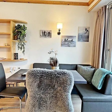 E405 - 42m2 Alpenschick Mit Balkon, Ausblick, Pool * Sankt Moritz