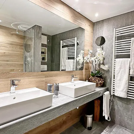 42m2 Alpenschick Mit Balkon, Ausblick, Pool - E405 * サンモリッツ